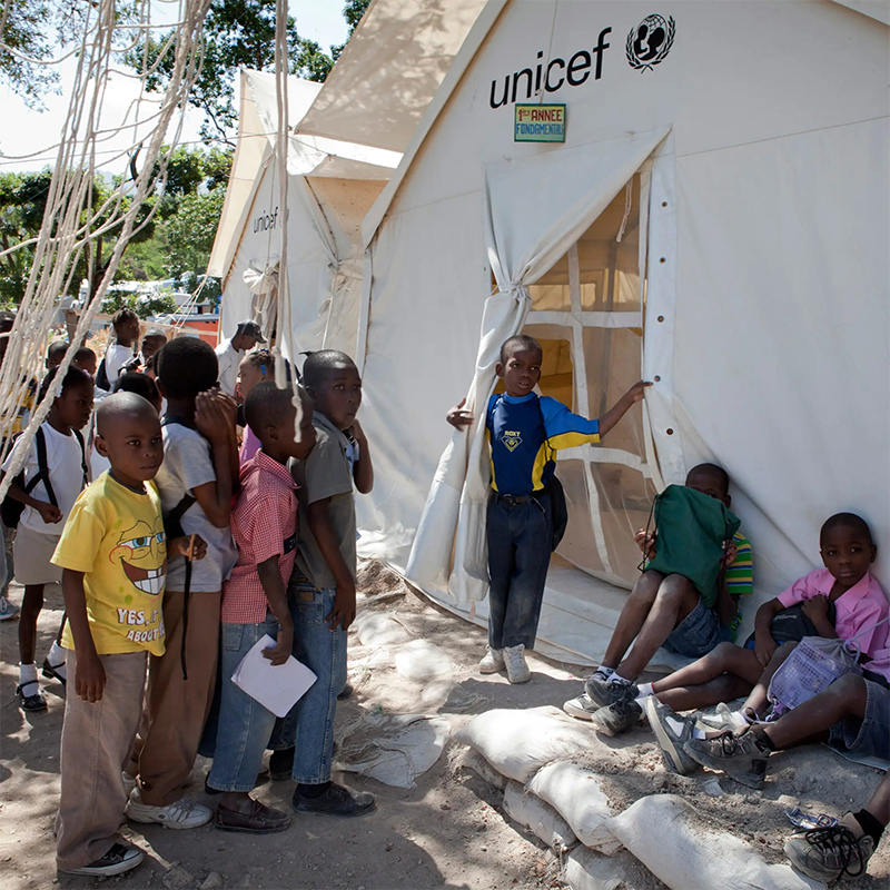 Tienda multifuncional Huggy resistente al fuego estándar UNICEF de 42m²